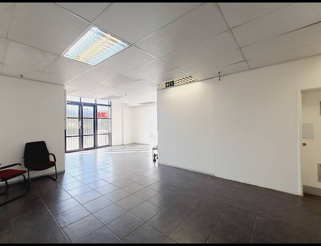 4,892M² WAREHOUSE TO LET IN POMONA